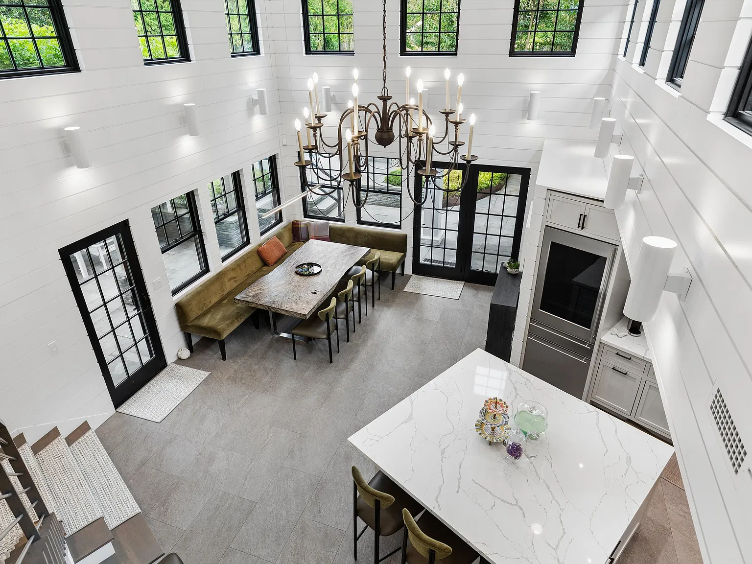 Amenities Galore in East Hampton Village Fringe — Photo 4