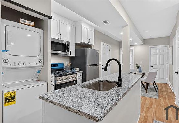 5th image of 212 36th St NE #4