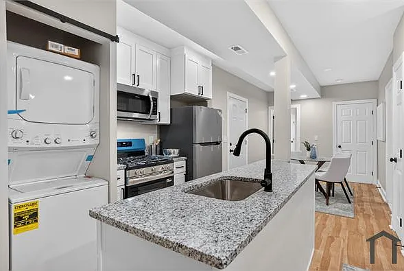 212 36th St NE #4 — Photo 5