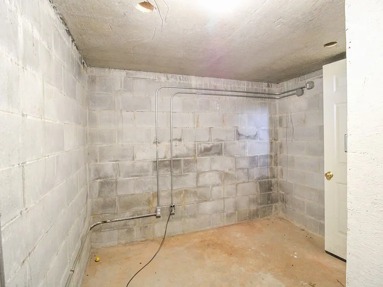 17524 Martin Dr — Photo 48