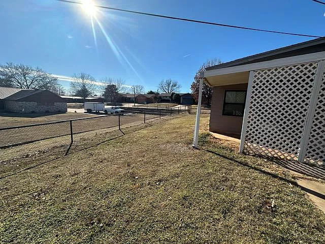 421 Frances Ave — Photo 18