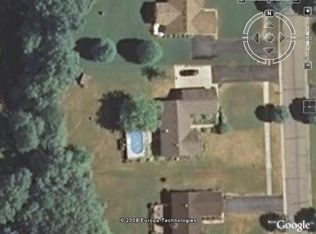 2407 Foxfield Ln, Highland, MI 48356