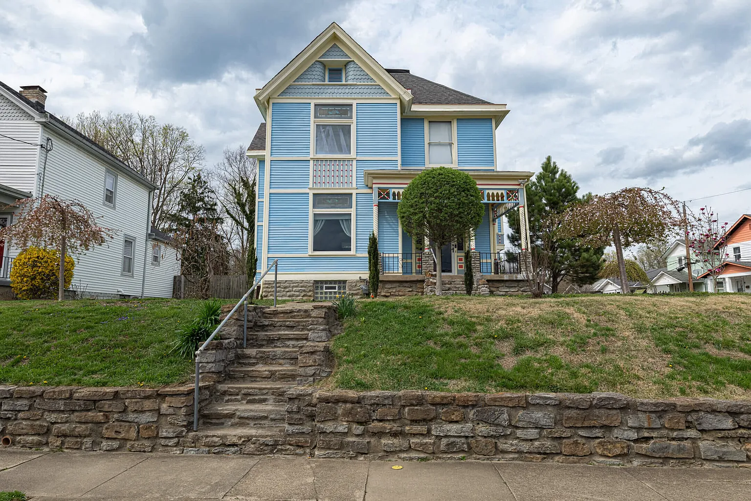 414 Earle Ave photo 1