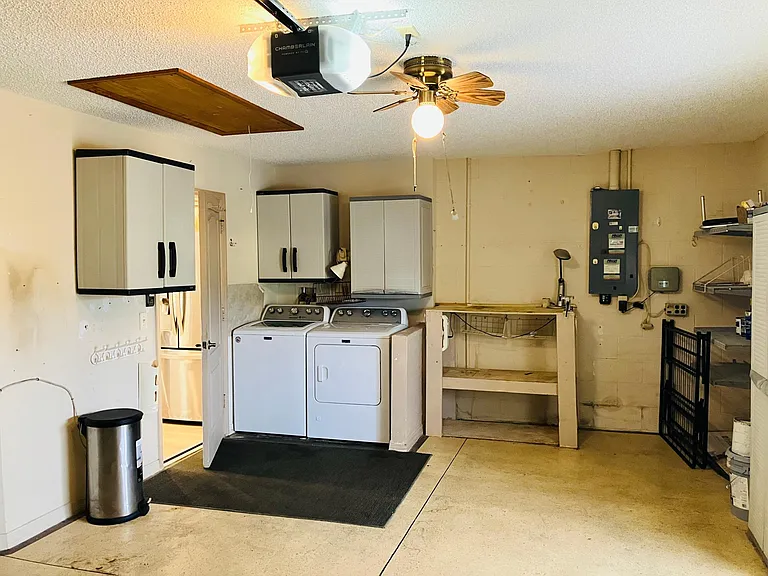 889 Lexington Ln — Photo 27