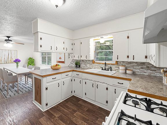 2nd image of 516 W Blair St