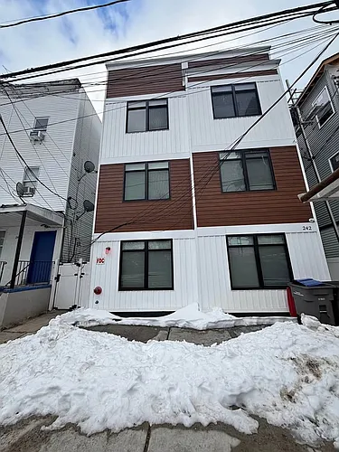 242 Harrison St Photo 1