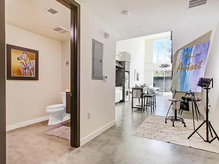 Studio Loft - Central Air Conditioning and Heating