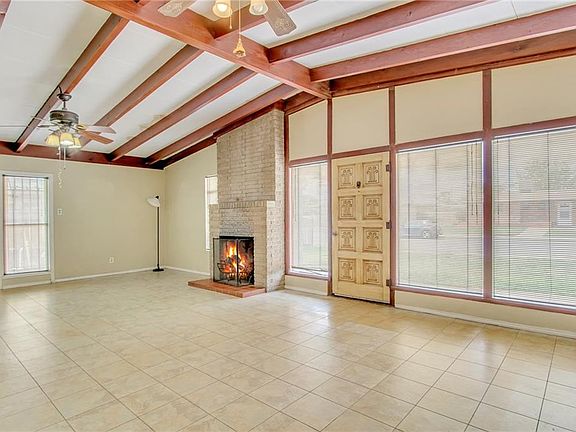 5th image of 466 Crestwood Pl