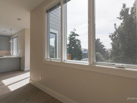 5th image of 127 Ashbury