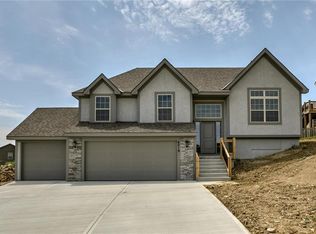 6725 N Elmwood Ave, Kansas City, MO 64119