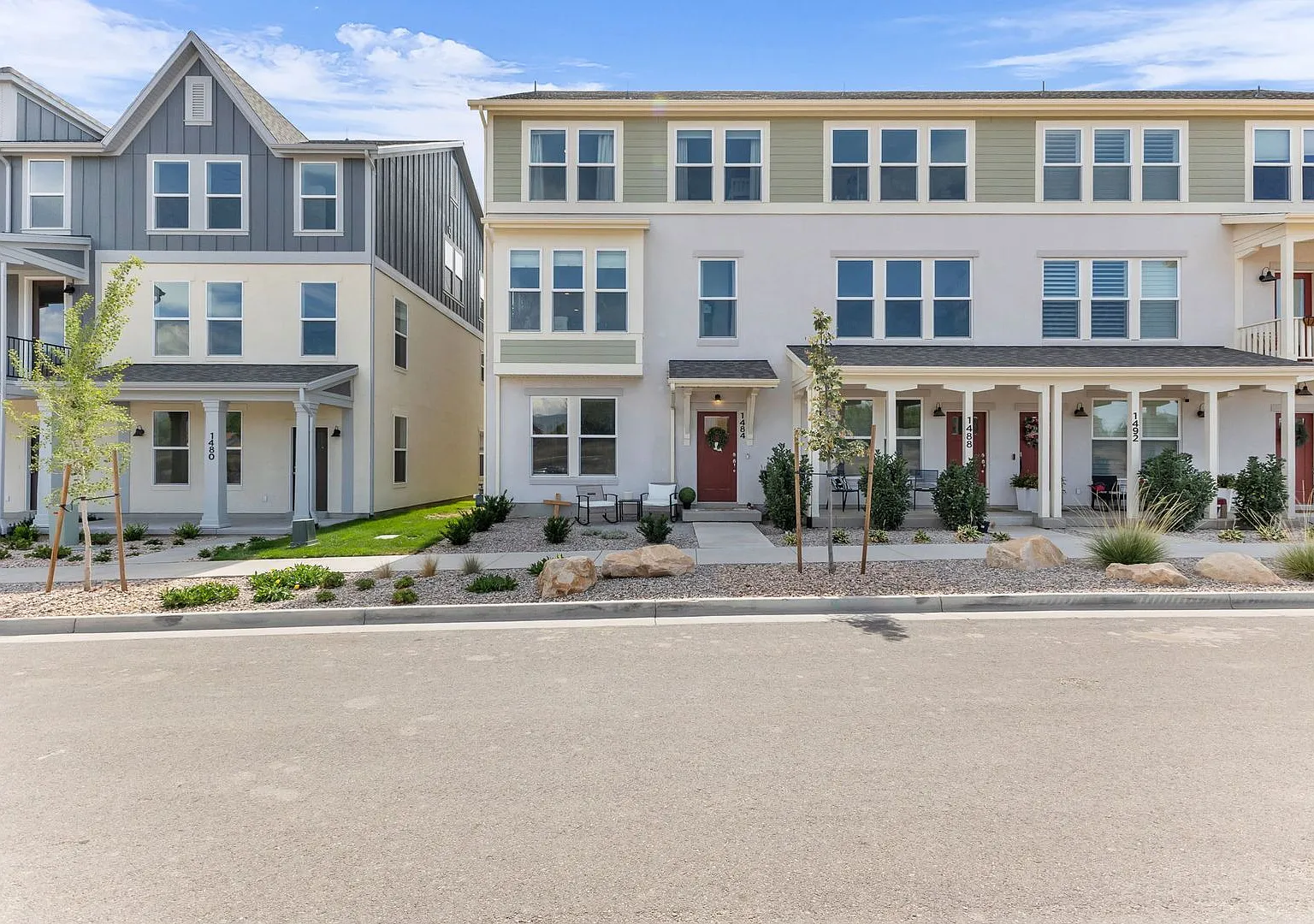 Brand New End Unit Townhome in Layton — Photo 1