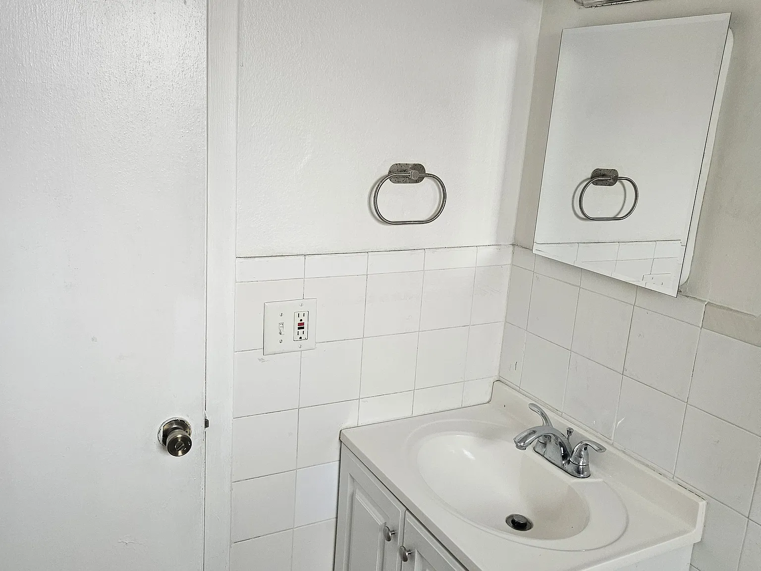 2 bed, 1.5 bath, 750 sqft, $1,300 — Photo 4