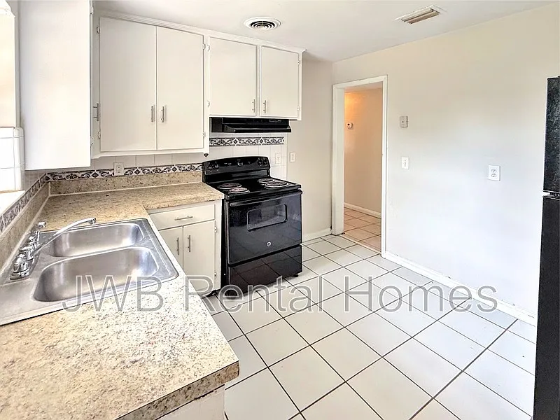 Cedar Hills — Photo 2