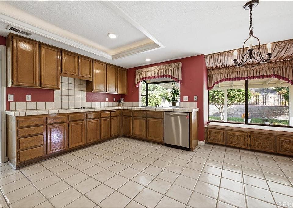 Ri※お値下げします！ページ 1066 Surrey Dr, Bonita, CA 91902 | MLS #PTP2603716 | Zillow