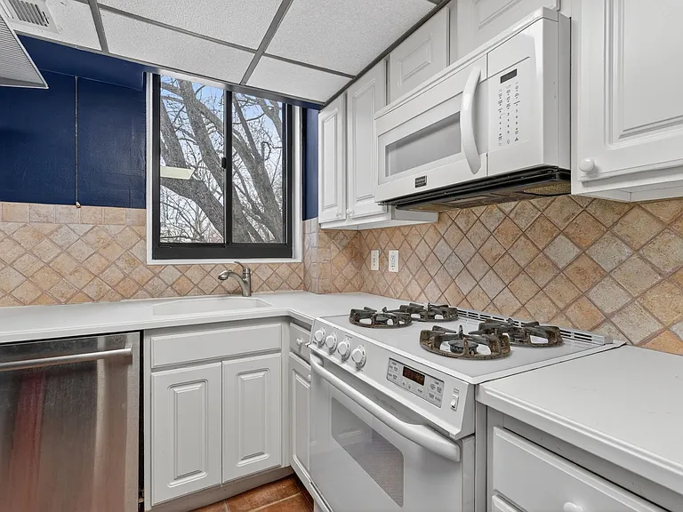 3825 Davis Pl NW #101 — Photo 8