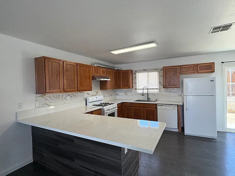 73538 Sun Valley Dr #4 — Photo 4