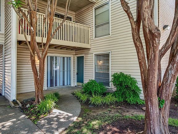 2nd image of 6719 Majestic Oak Pl APT 1