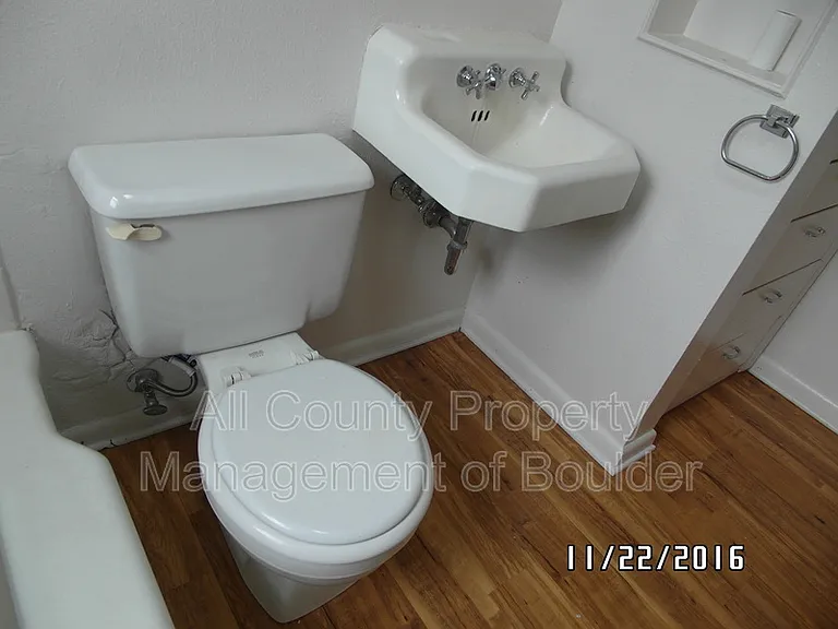 1034 Pratt St — Photo 10