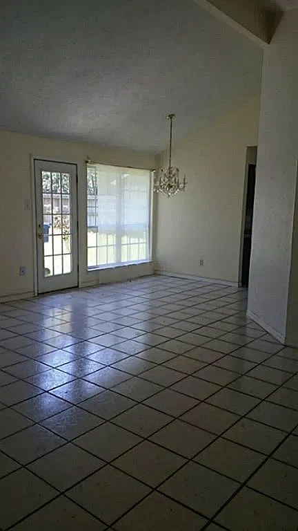 3 bed, 2.0 bath, 1188 sqft, $1,750 — Photo 3