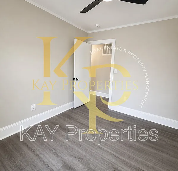 1200 E Holly St — Photo 13