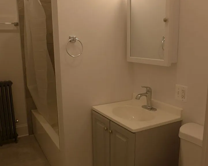 Linder/ Lawrence Apartments — Photo 15