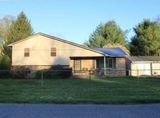 112 Riverview Dr, Tornado, WV 25202