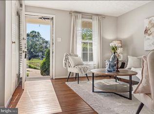 1657 Fieldthorn Dr, Reston, VA 20194