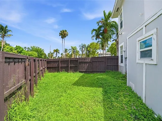 902 SW 8th Pl — Photo 6