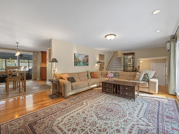 4th image of 44 Pine Plain Rd