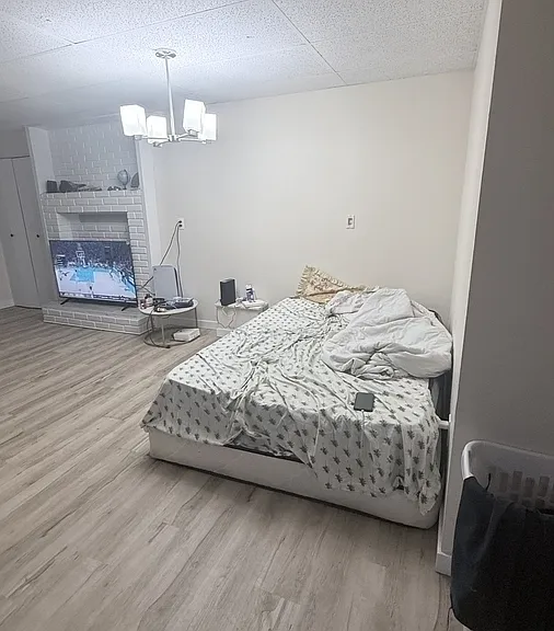 642 Fisher Cres — Photo 2