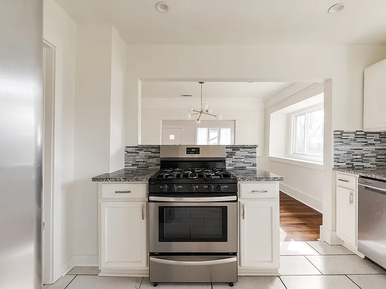 1215 NW 13th St — Photo 33