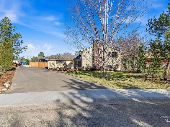 2nd image of 2072 S Crystal Way