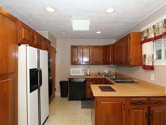 4th image of 5569 Bayside Dr
