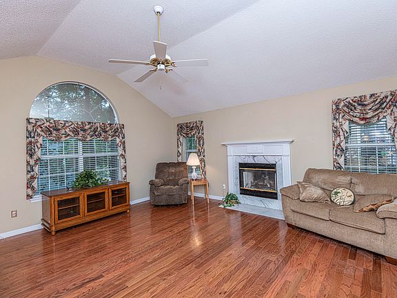 2nd image of 400 Black Oak Blvd