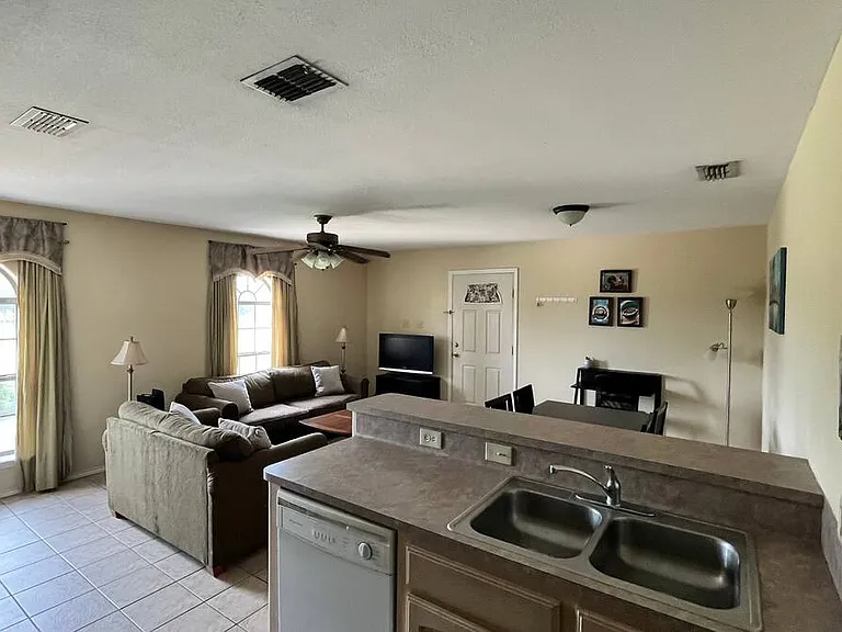 Great Unit in Great Area near Vallley Regional and Airport