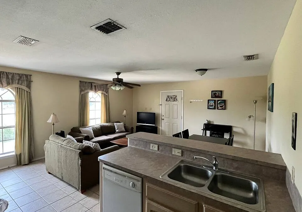Great Unit in Great Area near Vallley Regional and Airport