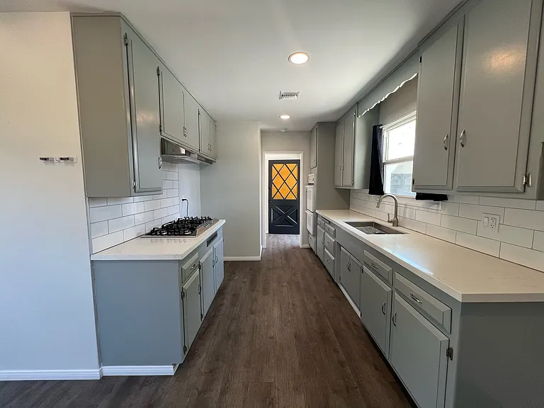 1502 Loranne Ave — Photo 9