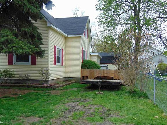 3rd image of 818 S 4th St