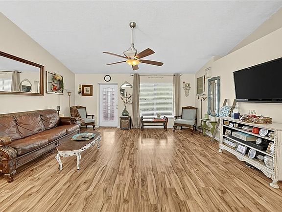 4th image of 735 OAK LANE