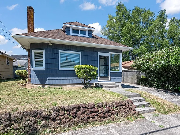 3233 SE 51st Ave — Photo 2
