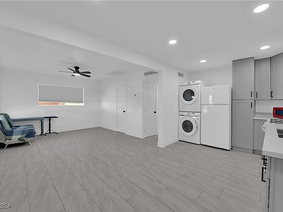 5th image of 241 Wisteria Ave