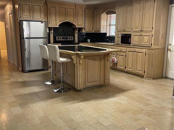 4th image of 2517 Upas Ave