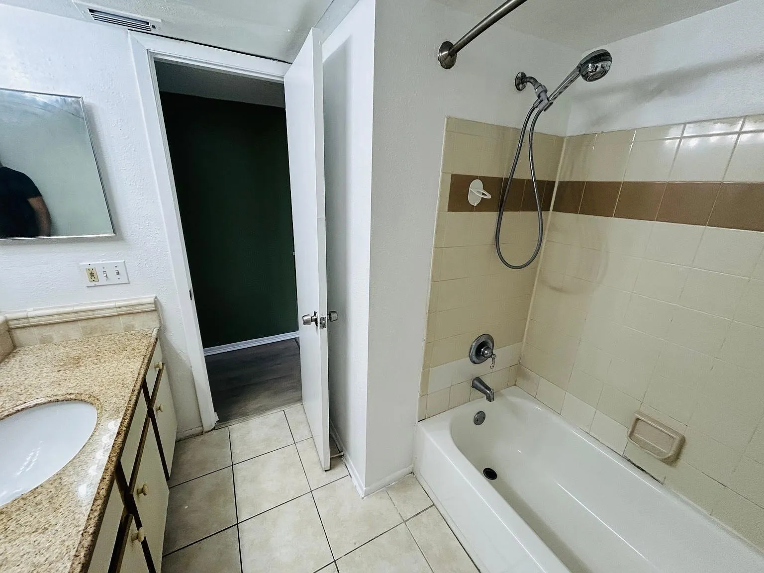 1 bed, 660 sqft, $1,175 — Photo 2