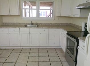 21 Walter St, Holbrook, NY 11741