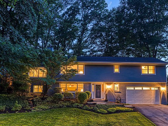 2nd image of 1514 Crestwood Ln