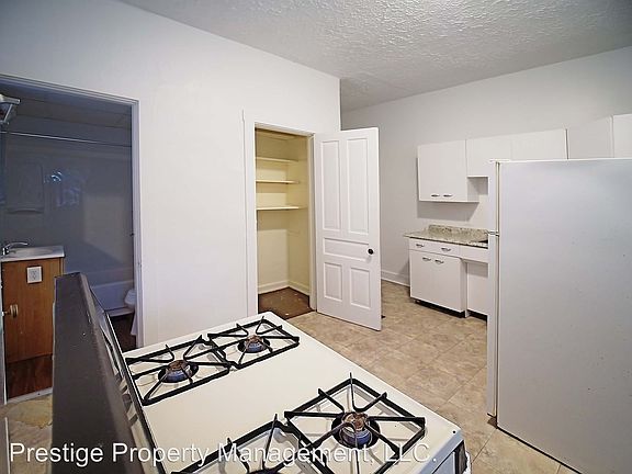 5th image of 2413 1/2 W Clifton Ave #01