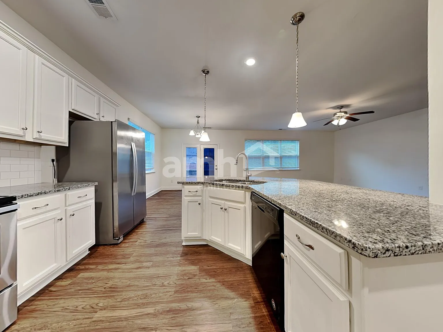 5 bed, 3.0 bath, 3030 sqft, $2,790 — Photo 3