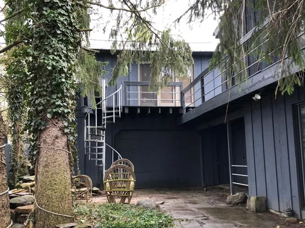 1593 Main St, Peninsula, OH 44264