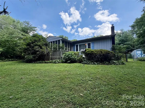 5 Dewberry Dr, Hendersonville, NC 28792