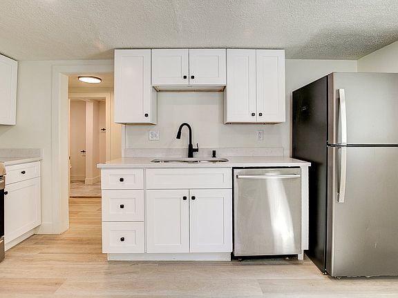 5th image of 3456 Eccles Ave #1